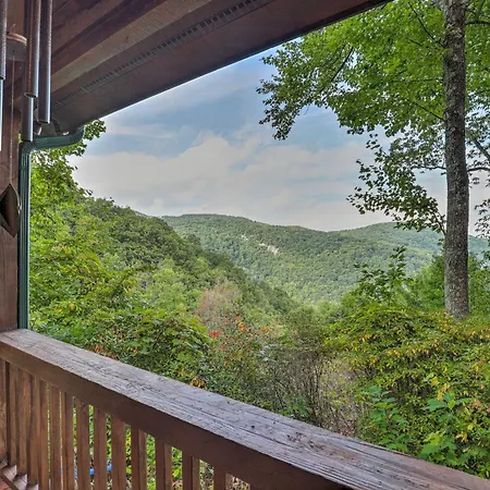 Tranquil Hendersonville Cabin With Mountain Views!